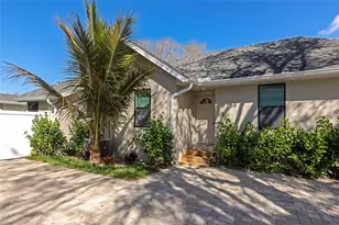 316 27th St W, Bradenton, FL 34205 - Photo 2