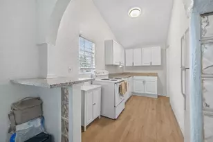 1017 8th St N, Saint Petersburg, FL 33701 - Photo 10