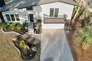 5667 Creekwood Dr, Sarasota, FL 34233 - Photo 2