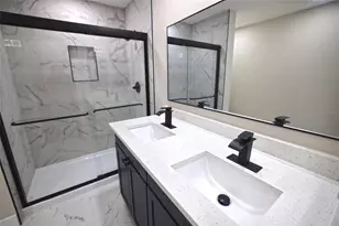 5667 Creekwood Dr, Sarasota, FL 34233 - Photo 54