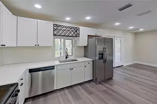 5667 Creekwood Dr, Sarasota, FL 34233 - Photo 22