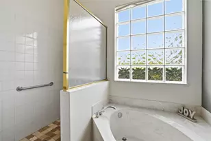 7215 Coachlight St, Sarasota, FL 34243 - Photo 38