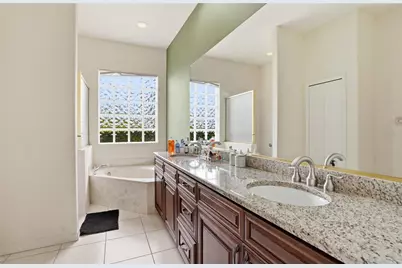 7215 Coachlight Street, Sarasota, FL 34243 - Photo 24