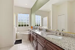 7215 Coachlight St, Sarasota, FL 34243 - Photo 24