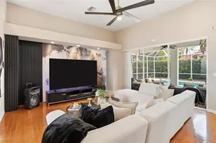 7215 Coachlight St, Sarasota, FL 34243 - Photo 10