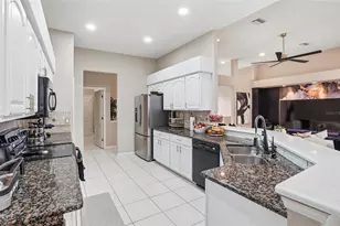7215 Coachlight St, Sarasota, FL 34243 - Photo 16
