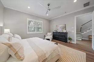 2207 Wisteria St, Sarasota, FL 34239 - Photo 10