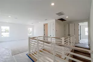 659 Maldives Trl, Sarasota, FL 34234 - Photo 16