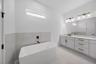 659 Maldives Trl, Sarasota, FL 34234 - Photo 20