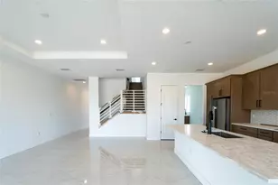 659 Maldives Trl, Sarasota, FL 34234 - Photo 6
