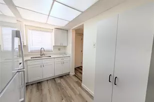 3628 Lake Bayshore Dr, Bradenton, FL 34205 - Photo 4