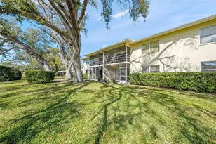 7860 Palm Aire Ln, Sarasota, FL 34243 - Photo 10