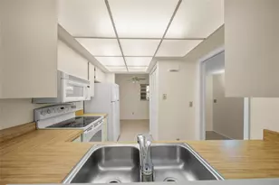 7860 Palm Aire Ln, Sarasota, FL 34243 - Photo 12