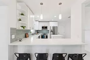 2335 Tropical Shores Dr SE, Saint Petersburg, FL 33705 - Photo 10