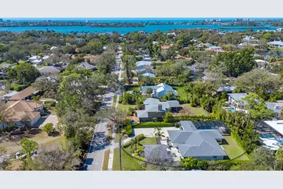 1717 Field Road, Sarasota, FL 34231 - Photo 2
