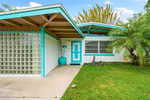 2225 Valencia Dr, Sarasota, FL 34239 - Photo 2