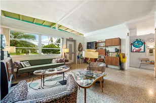 2225 Valencia Dr, Sarasota, FL 34239 - Photo 6