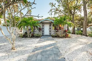 1704 Wisconsin Ln, Sarasota, FL 34239 - Photo 1