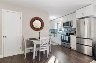 1704 Wisconsin Ln, Sarasota, FL 34239 - Photo 8