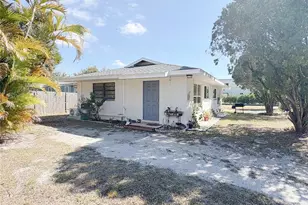219 21st St E, Bradenton, FL 34208 - Photo 2