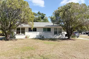 219 21st St E, Bradenton, FL 34208 - Photo 4