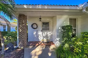 5611 Garden Lakes Dr, Bradenton, FL 34203 - Photo 2