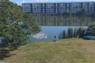 4087 Lake Bayshore Dr, Bradenton, FL 34205 - Photo 2