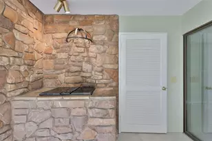 635 Woodlawn Dr, Bradenton, FL 34210 - Photo 18