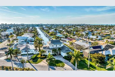 634 Key Royale Drive, Holmes Beach, FL 34217 - Photo 4