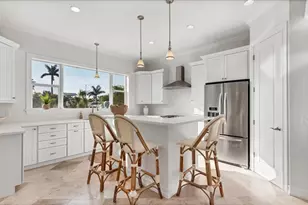 634 Key Royale Dr, Holmes Beach, FL 34217 - Photo 8