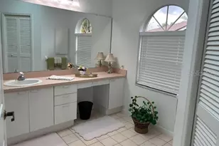 4631 Meadowview Cir, Sarasota, FL 34233 - Photo 18