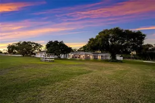 1516 Fox Creek Dr, Sarasota, FL 34240 - Photo 4