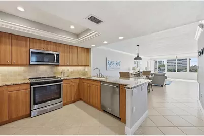 1200 E Peppertree Lane #307, Sarasota, FL 34242 - Photo 8