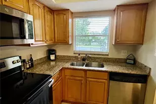 918 La Costa Cir, Sarasota, FL 34237 - Photo 10