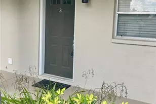 918 La Costa Cir, Sarasota, FL 34237 - Photo 1