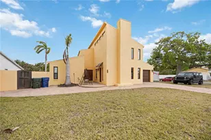 6515 Mauna Loa Blvd, Sarasota, FL 34241 - Photo 2