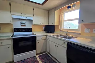 4628 Ashberry Dr, Sarasota, FL 34234 - Photo 6