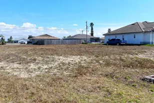 1117 NE 7th Pl, Cape Coral, FL 33909 - Photo 10