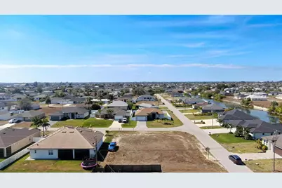 1117 NE 7th Place, Cape Coral, FL 33909 - Photo 4