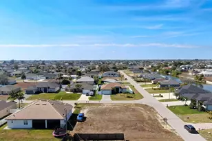 1117 NE 7th Pl, Cape Coral, FL 33909 - Photo 4