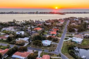 401 Picasso Dr, Nokomis, FL 34275 - Photo 2