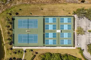 923 Fairwaycove Ln, Bradenton, FL 34212 - Photo 50
