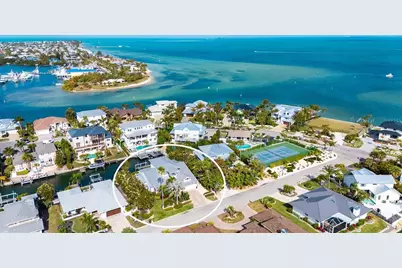 605 N Point Drive, Holmes Beach, FL 34217 - Photo 2