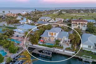 605 North Point Dr, Holmes Beach, FL 34217 - Photo 2