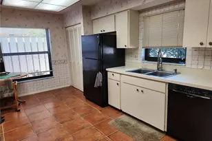 3439 Tallywood Ln, Sarasota, FL 34237 - Photo 8