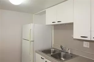 2628 Hidden Lake Dr N, Sarasota, FL 34237 - Photo 8