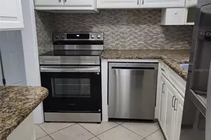 3925 Omega Ln, Sarasota, FL 34235 - Photo 4