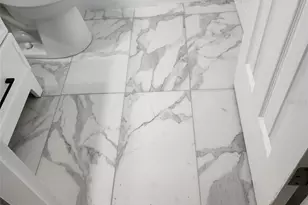 3925 Omega Ln, Sarasota, FL 34235 - Photo 8