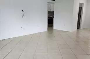 3925 Omega Ln, Sarasota, FL 34235 - Photo 10