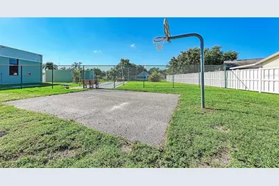 3810 39th Ave W, Bradenton, FL 34205 - Photo 52